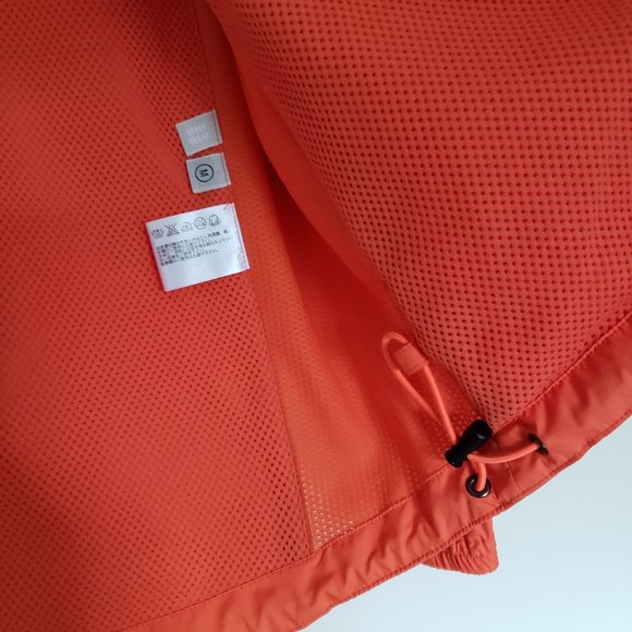 Uniqlo Lightweight Windbreaker - Picture 10 of 12
